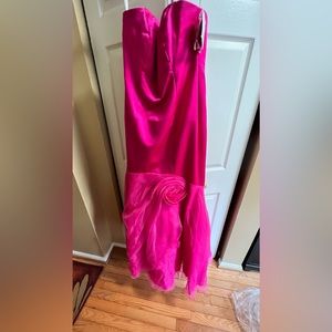 This Davids Bridal dress is brand new and never before worn. women’s size 6